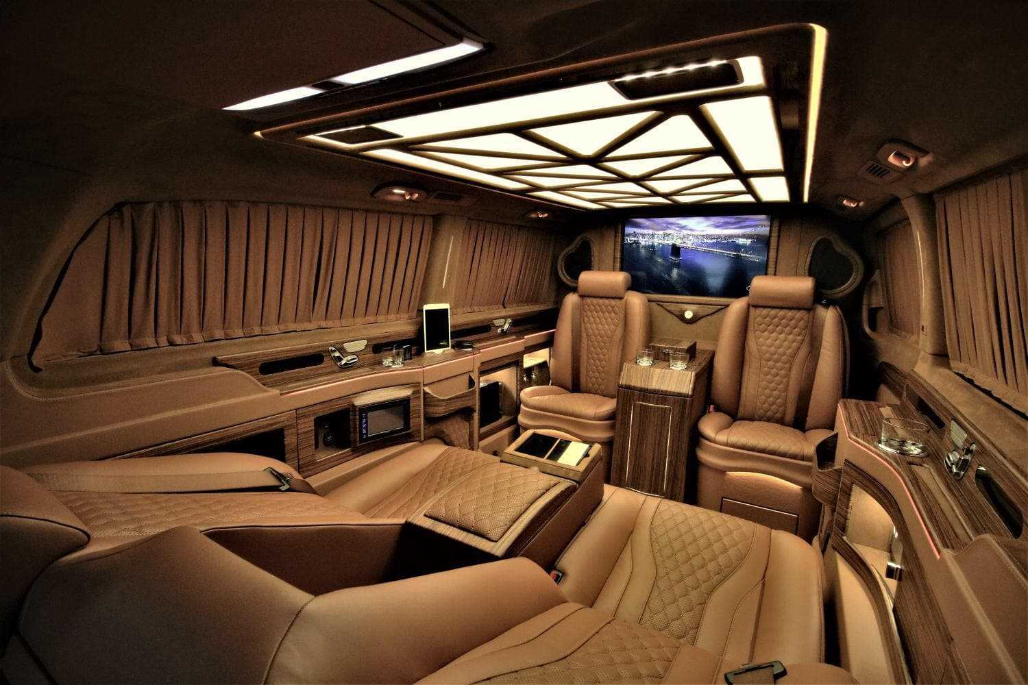 İstanbul escort VIP transfer - lüks araç ile güvenli ulaşım hizmeti